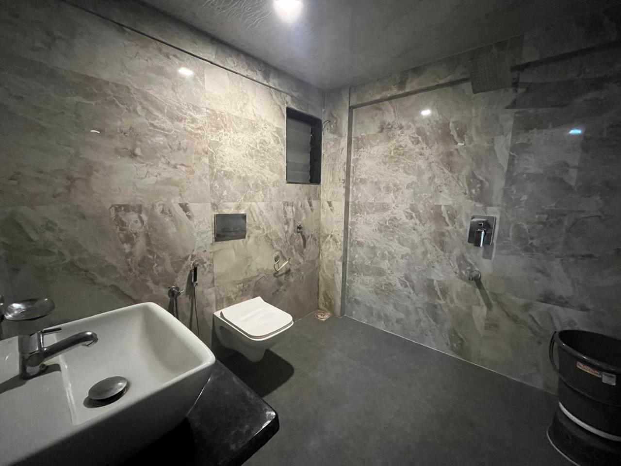 Arsh Executive Inn Dive エクステリア 写真