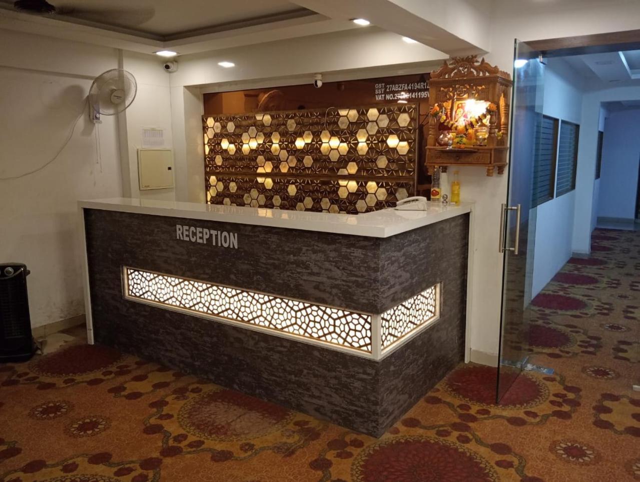 Arsh Executive Inn Dive エクステリア 写真